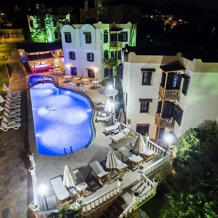 Hotel Mira Suites 3*