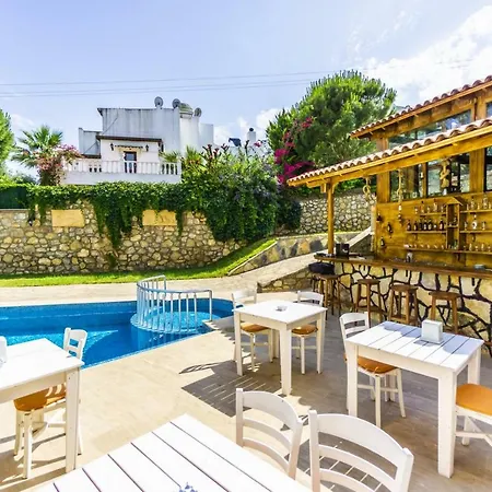 Mira Suites Hotel 3*