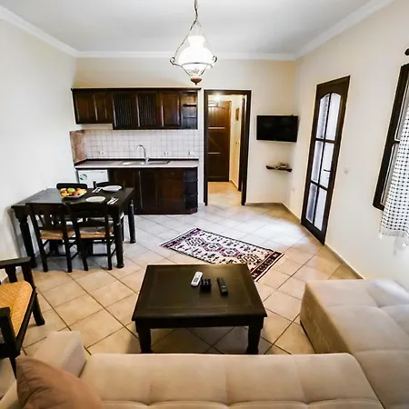 Mira Suites Hotel 3*